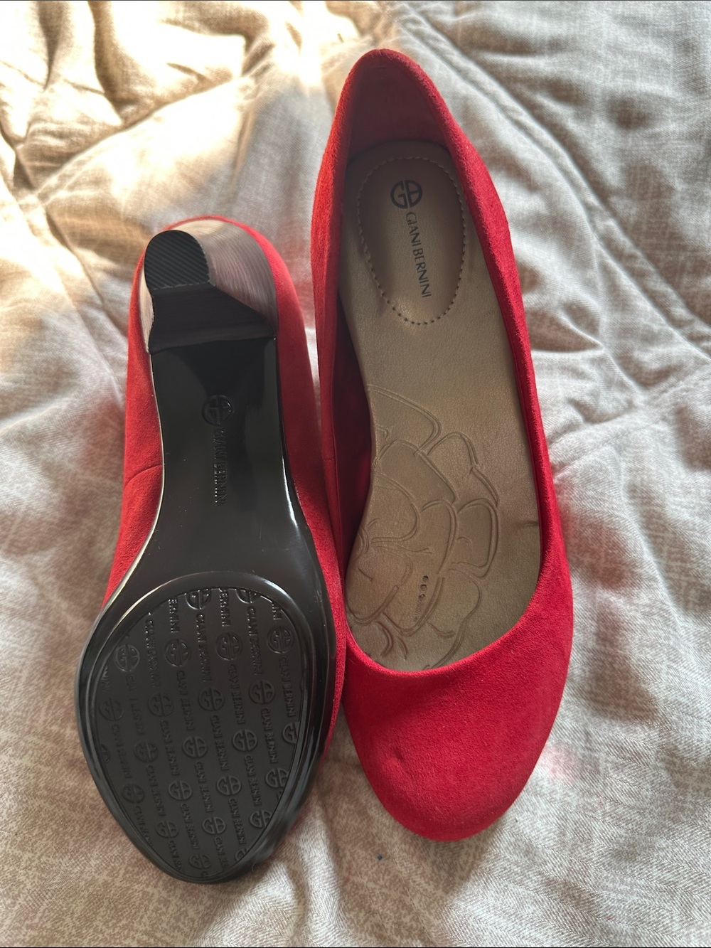 Gianni Bini Vibrant Red Suede heels - Picture 2 of 6